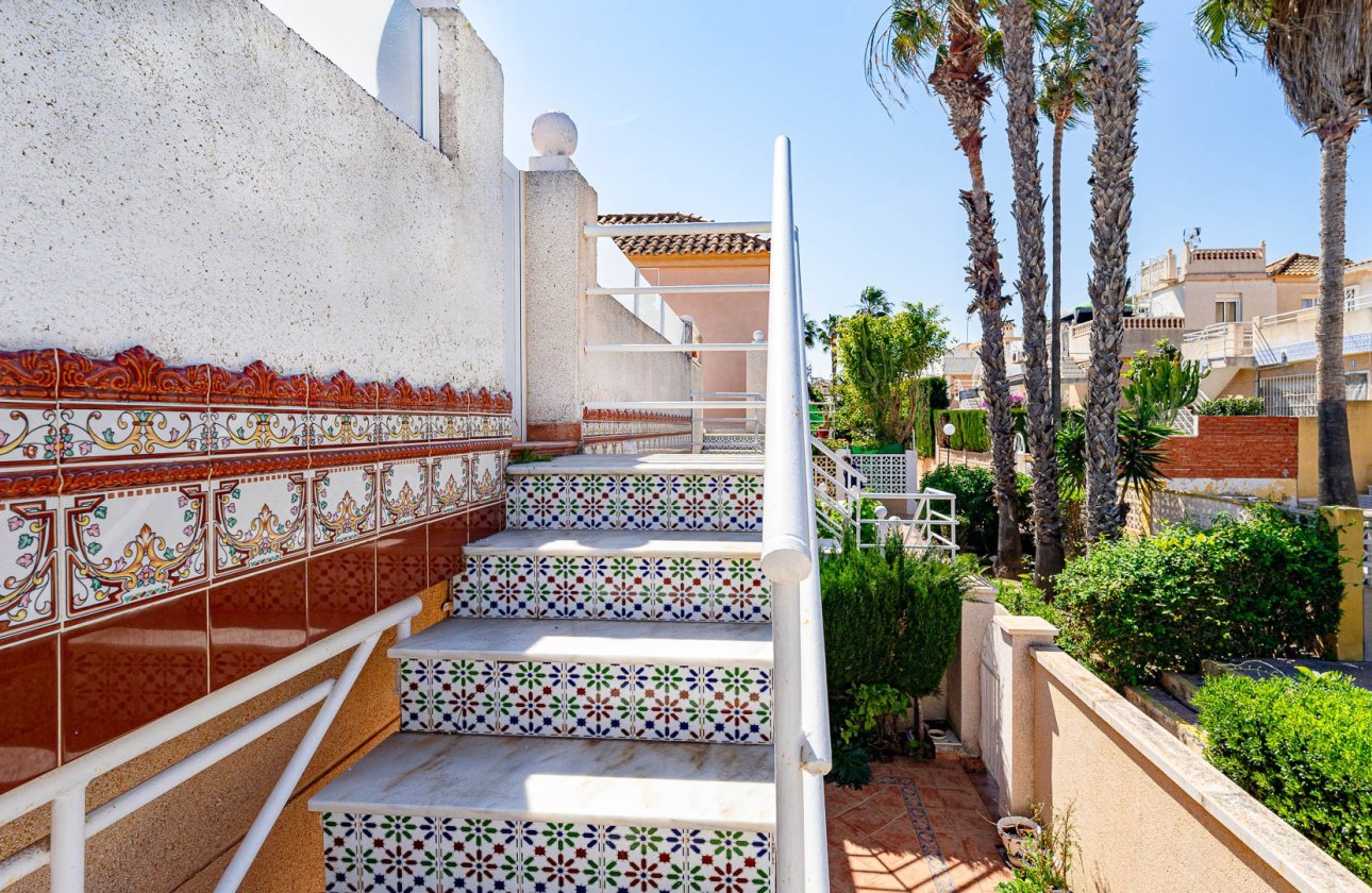 Resale - Villa - Los Altos