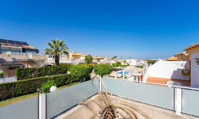 Resale - Villa - Los Altos