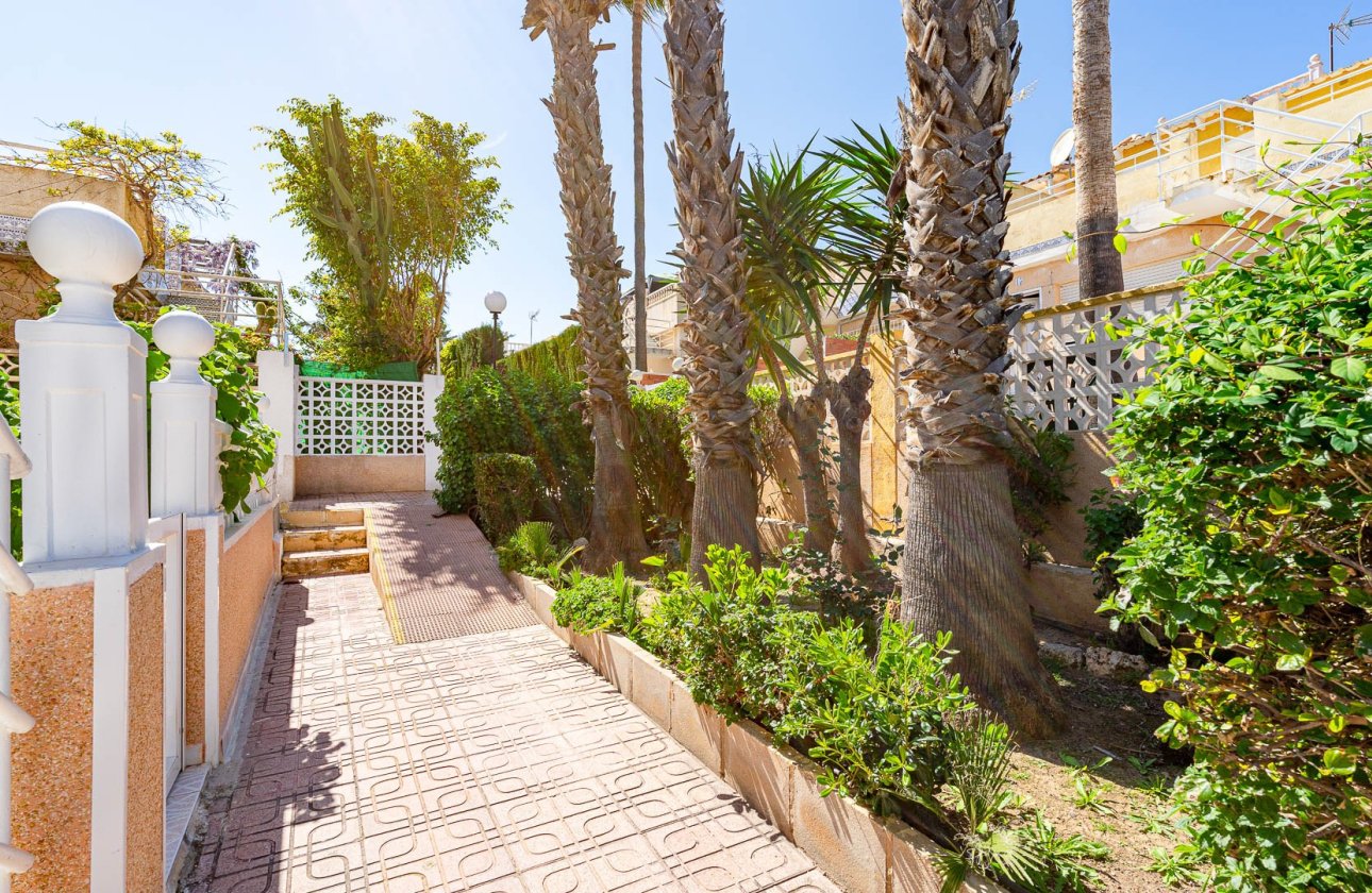 Resale - Villa - Los Altos