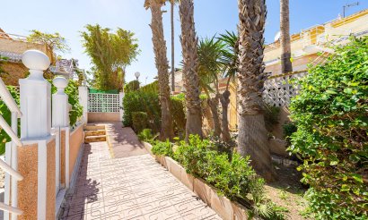 Resale - Villa - Los Altos