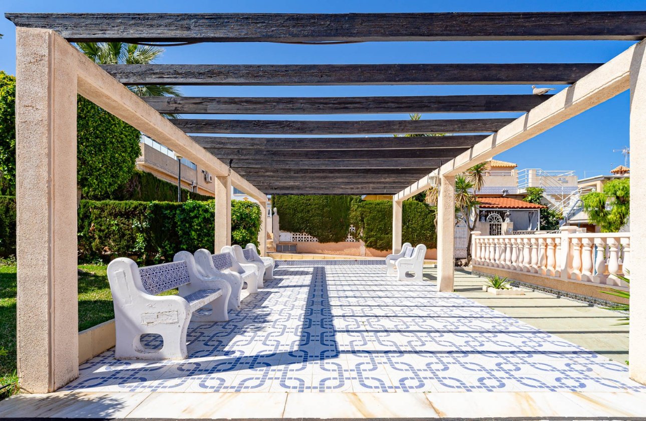 Resale - Villa - Los Altos
