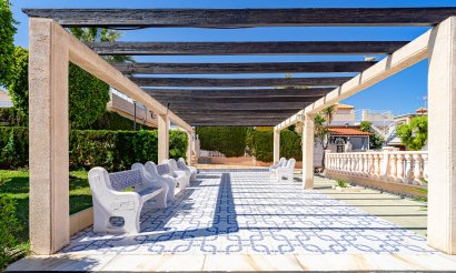 Resale - Villa - Los Altos