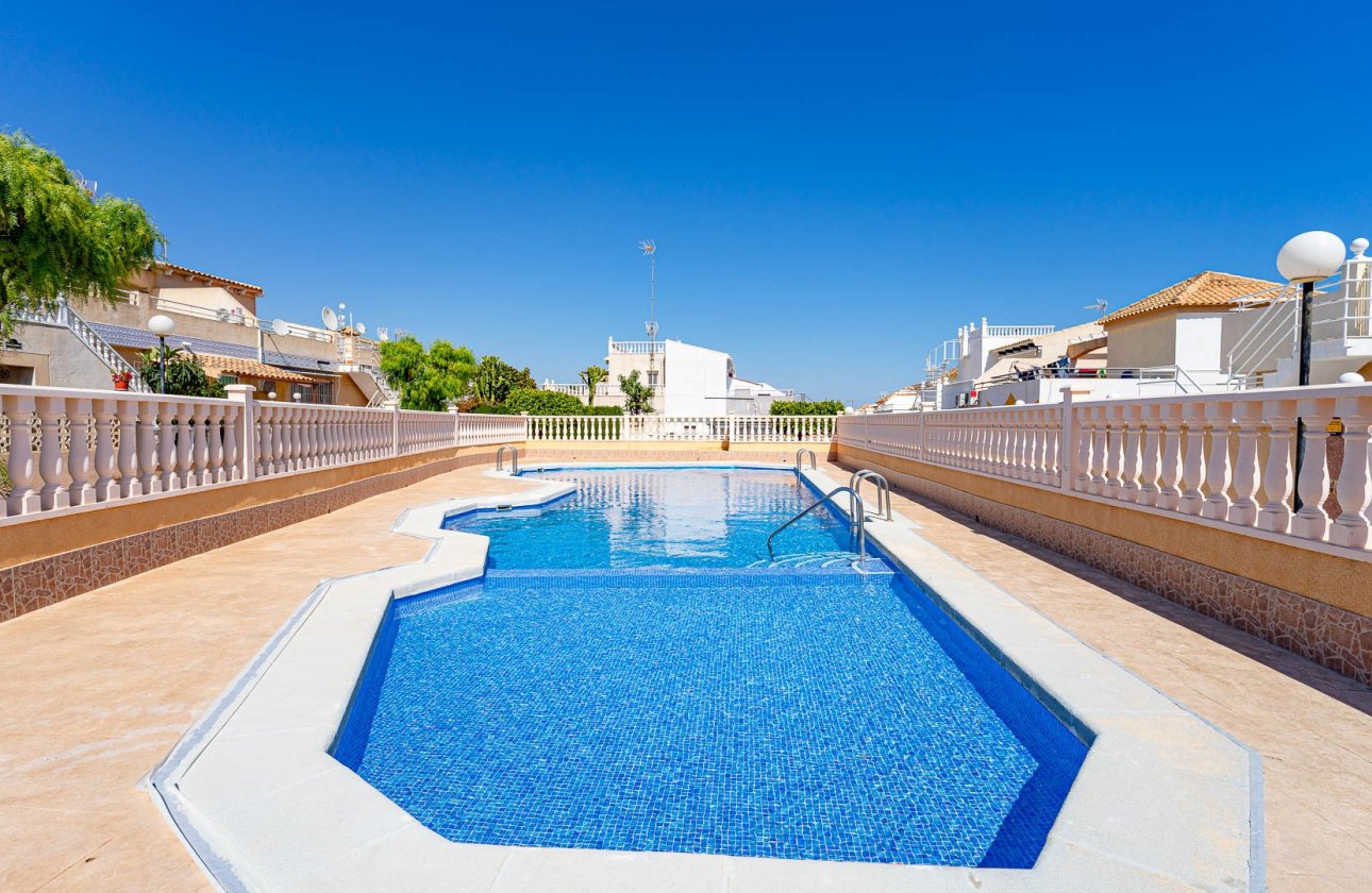 Resale - Villa - Los Altos