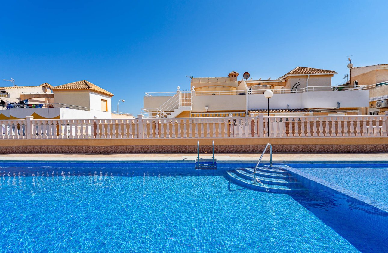 Resale - Villa - Los Altos