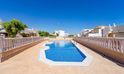Resale - Villa - Los Altos
