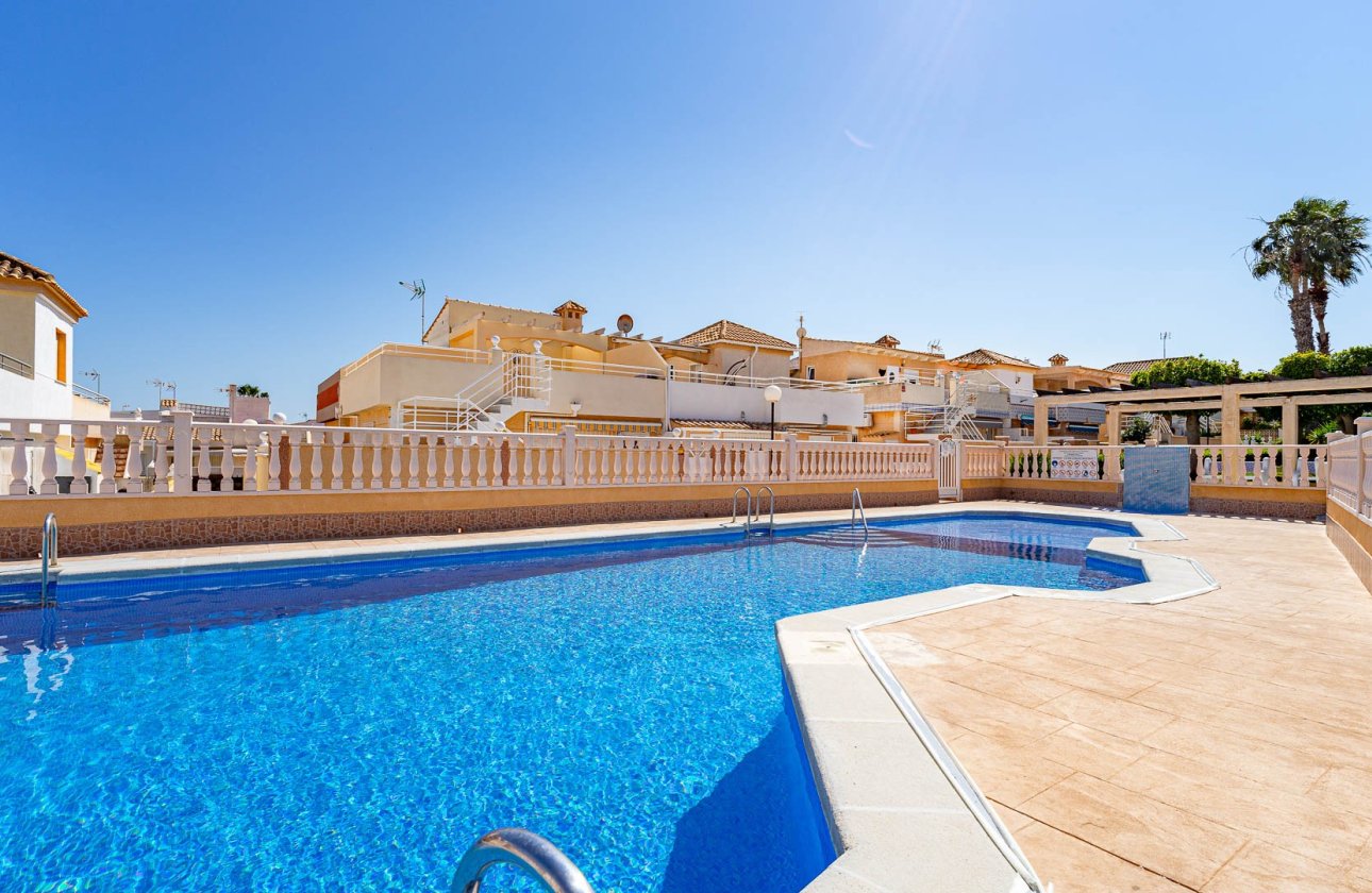 Resale - Villa - Los Altos