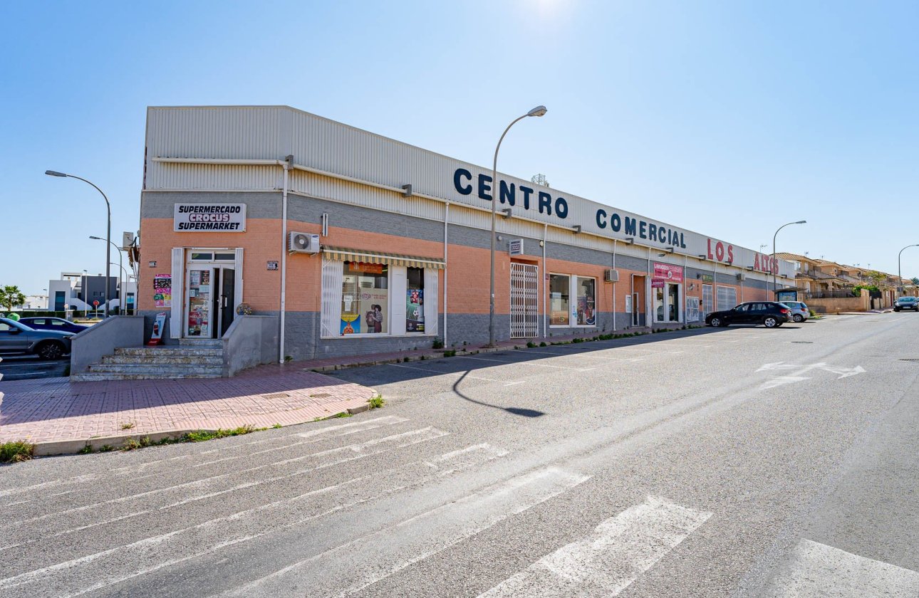 Resale - Villa - Los Altos