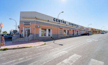 Resale - Villa - Los Altos