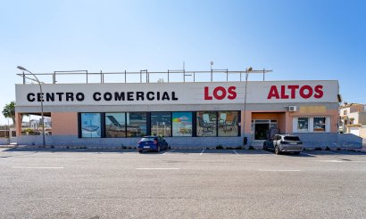 Resale - Villa - Los Altos