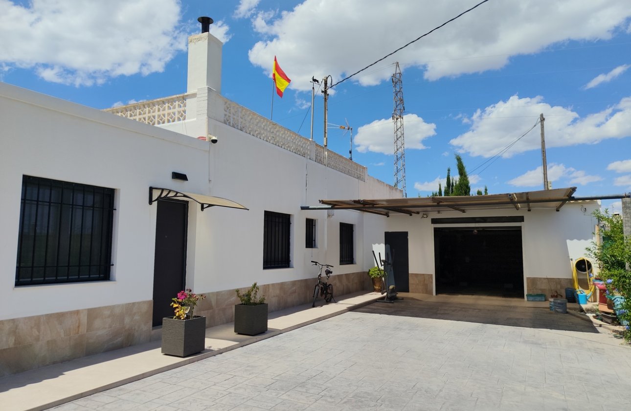 Resale - Villa - Los Montesinos