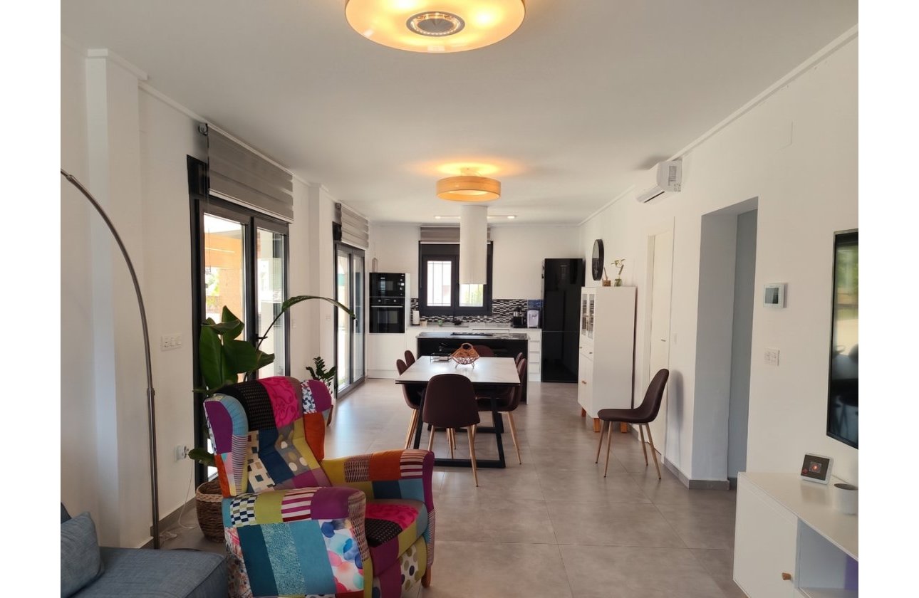 Resale - Villa - Los Montesinos