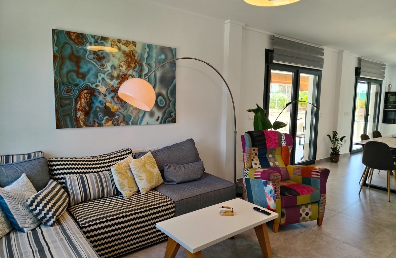 Resale - Villa - Los Montesinos