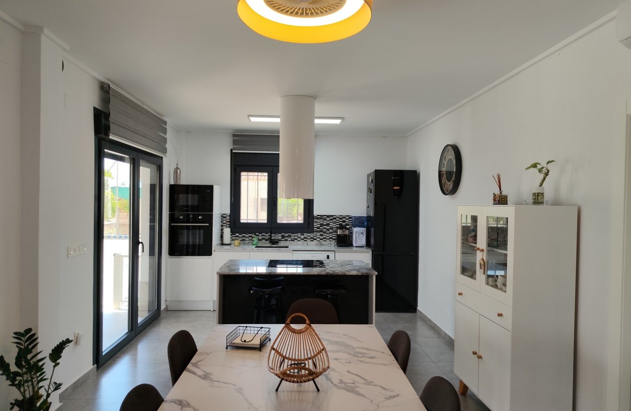 Resale - Villa - Los Montesinos