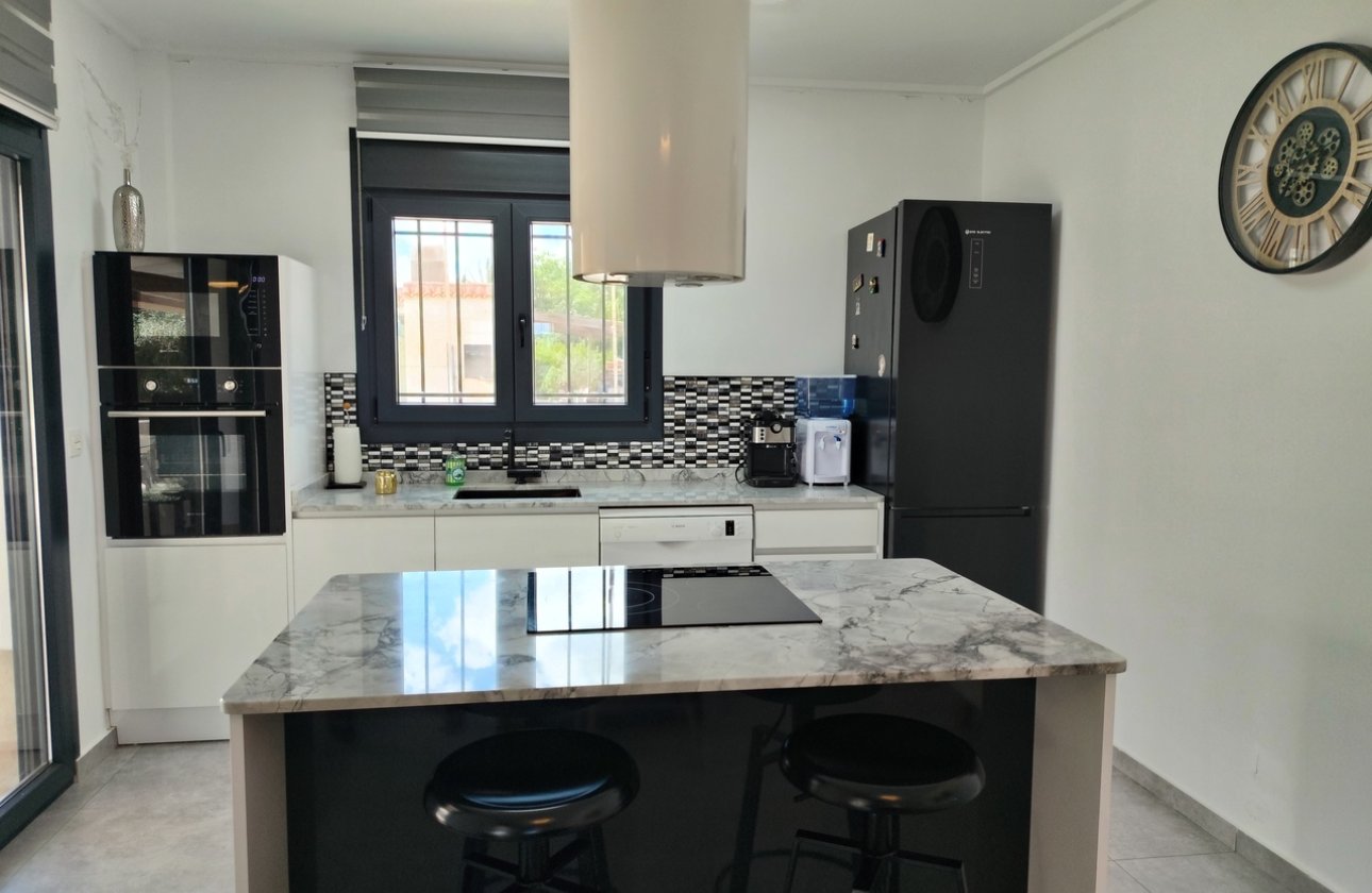Resale - Villa - Los Montesinos