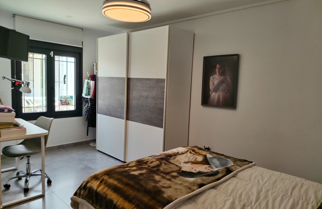 Resale - Villa - Los Montesinos