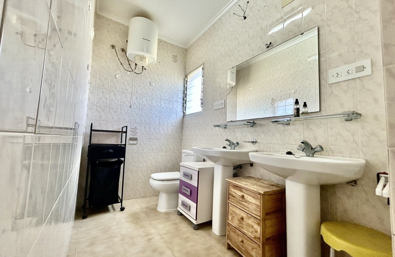 Resale - Villa - Los Montesinos