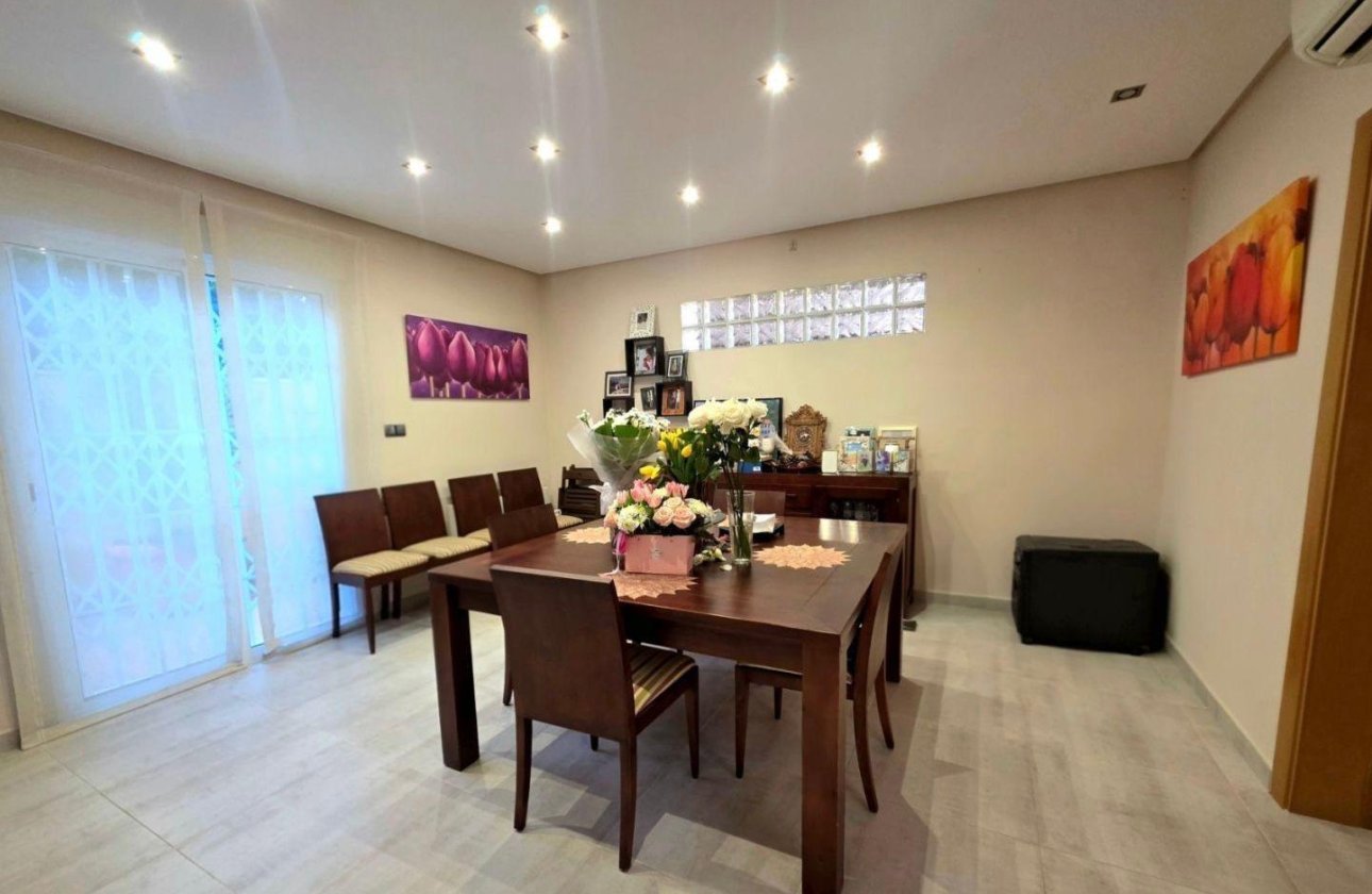 Resale - Villa - Dehesa de Campoamor - Campoamor