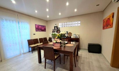 Resale - Villa - Dehesa de Campoamor - Campoamor