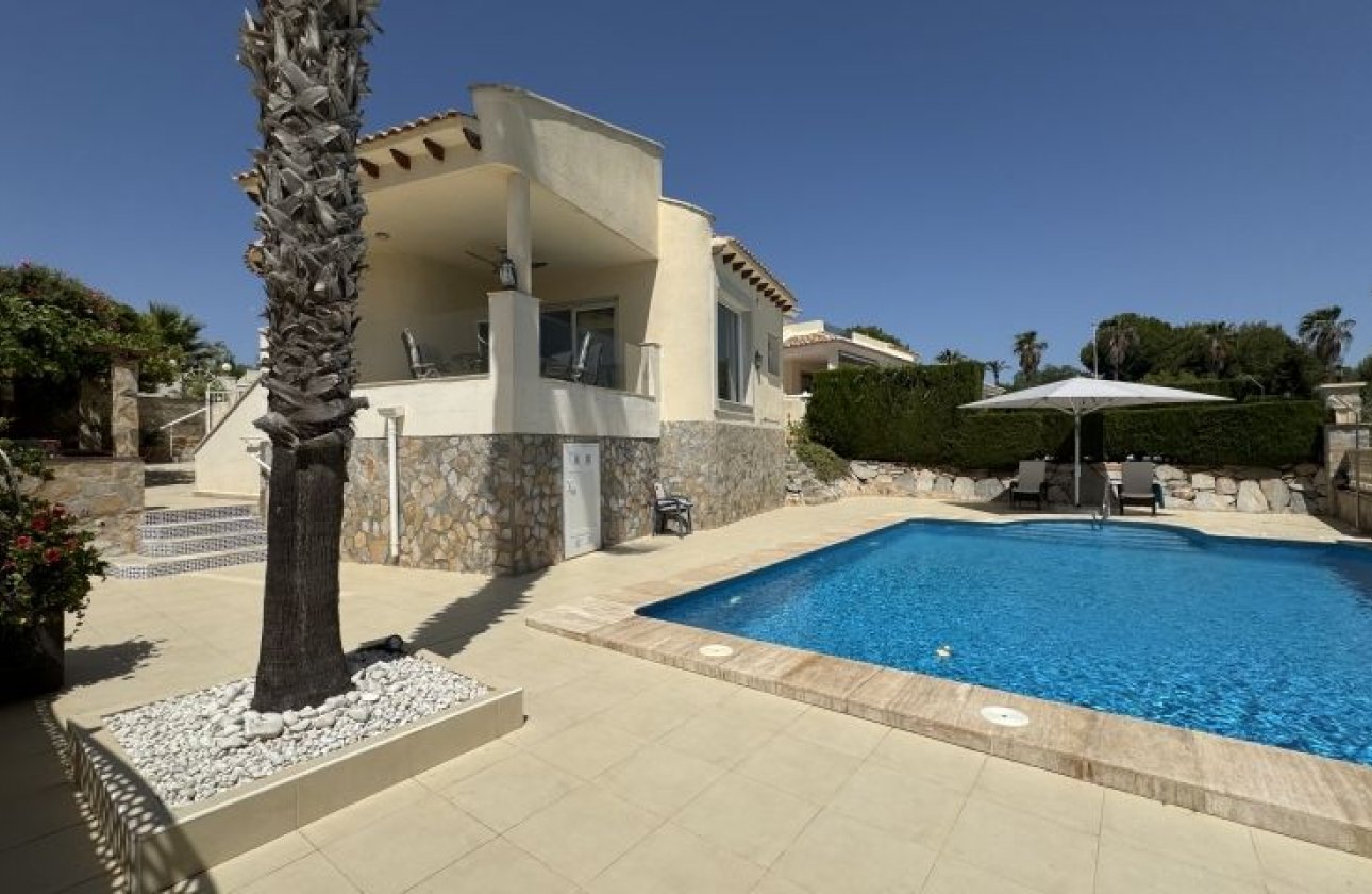 Resale - Villa - Orihuela Costa