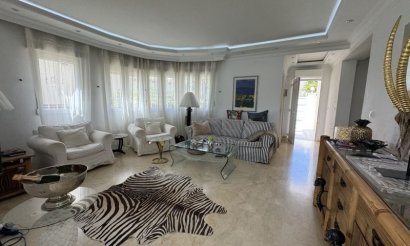 Resale - Villa - Orihuela Costa