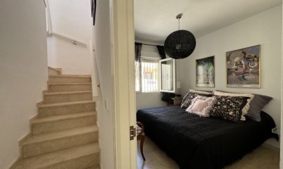 Resale - Villa - Orihuela Costa