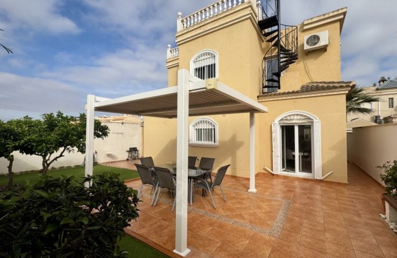 Resale - Villa - Torrevieja
