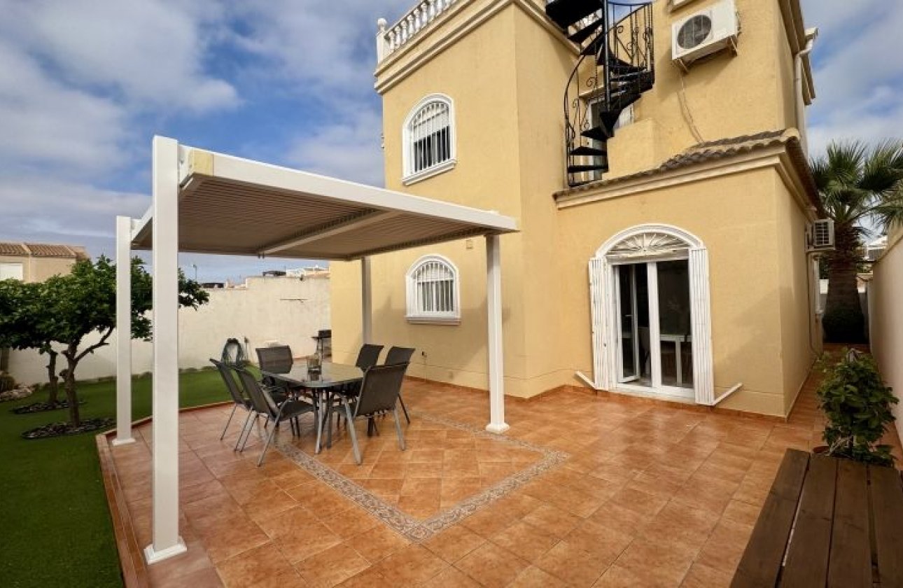 Resale - Villa - Torrevieja