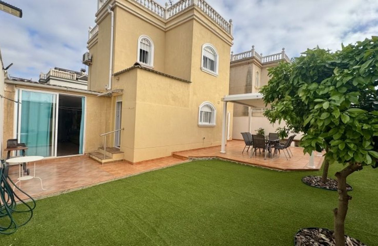 Resale - Villa - Torrevieja