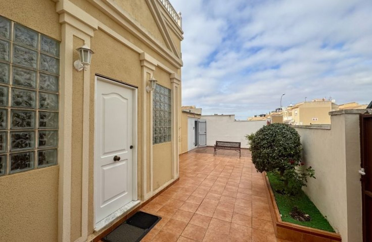 Resale - Villa - Torrevieja