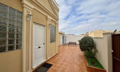 Resale - Villa - Torrevieja