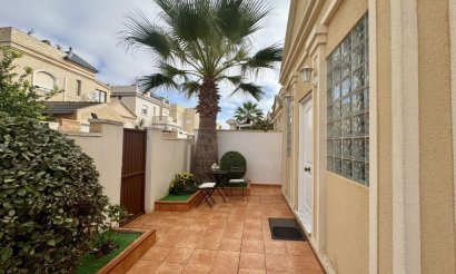 Resale - Villa - Torrevieja