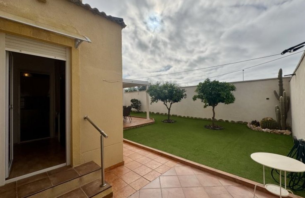 Resale - Villa - Torrevieja