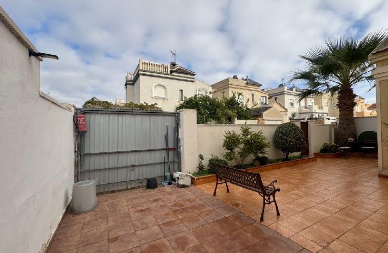 Resale - Villa - Torrevieja