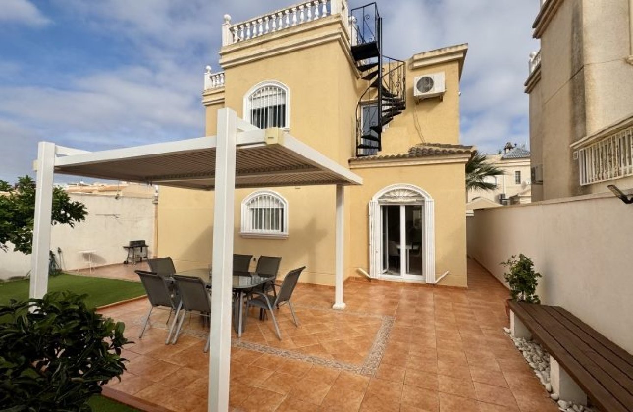 Resale - Villa - Torrevieja
