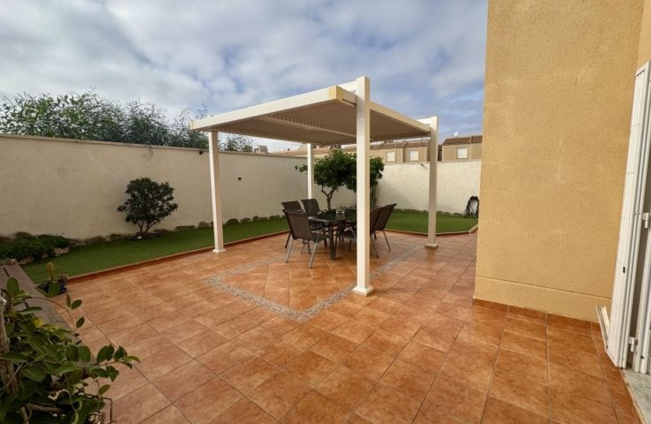 Resale - Villa - Torrevieja