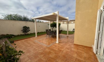 Resale - Villa - Torrevieja
