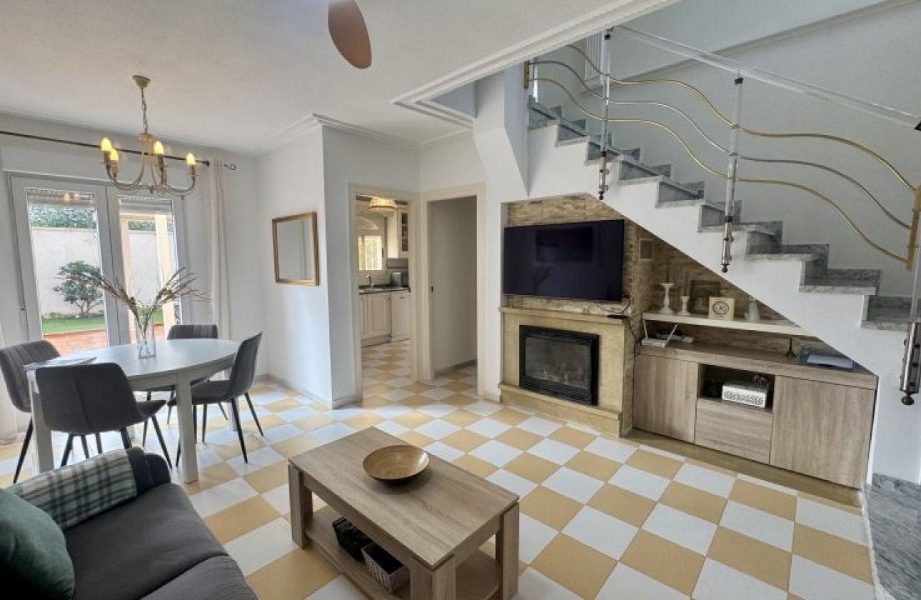 Resale - Villa - Torrevieja