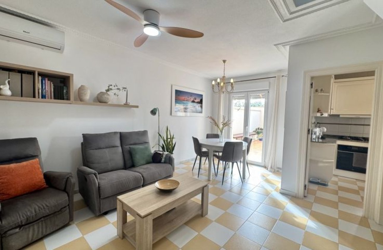 Resale - Villa - Torrevieja
