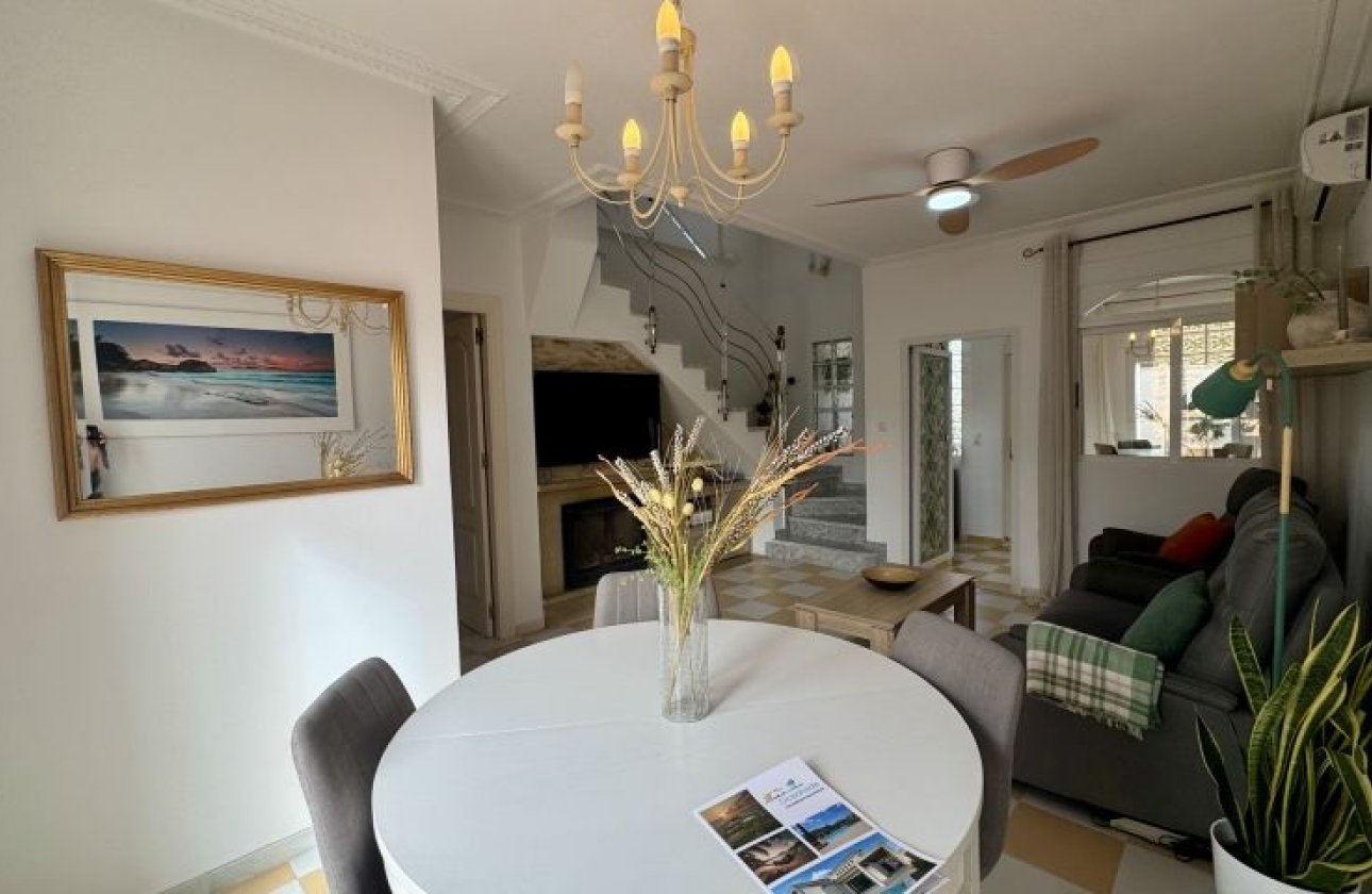 Resale - Villa - Torrevieja