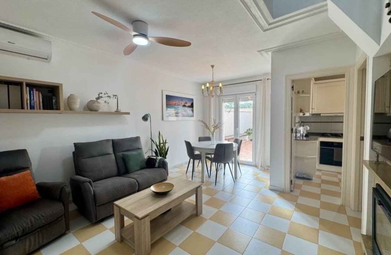 Resale - Villa - Torrevieja