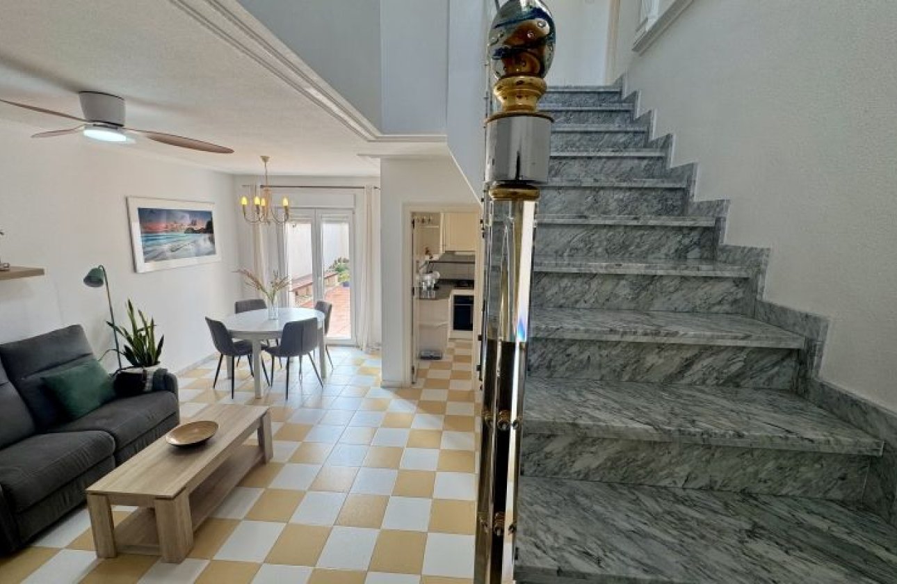 Resale - Villa - Torrevieja