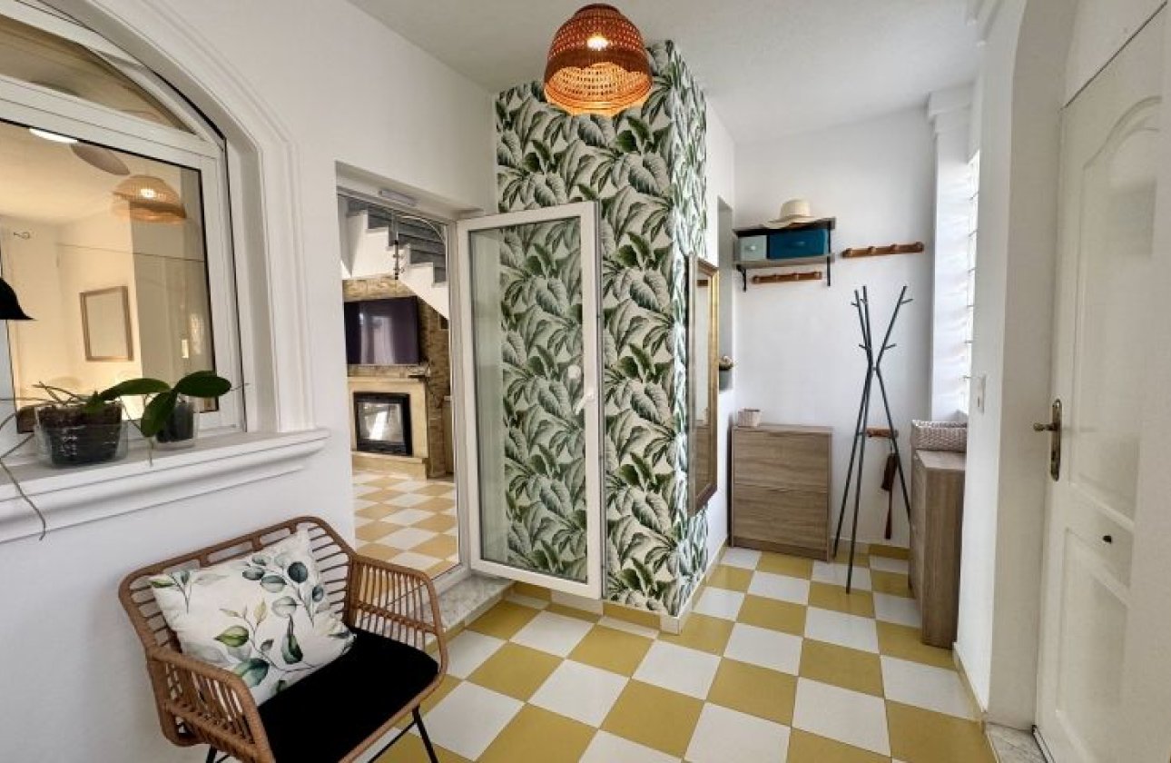 Resale - Villa - Torrevieja
