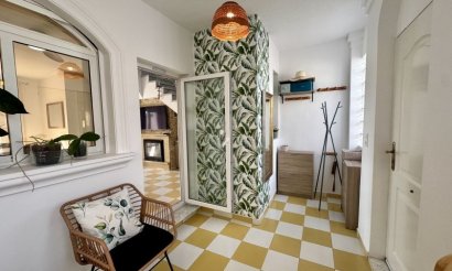 Resale - Villa - Torrevieja