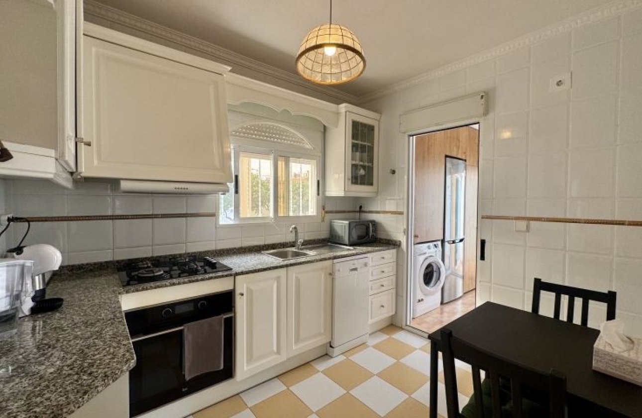 Resale - Villa - Torrevieja