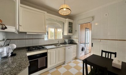 Resale - Villa - Torrevieja