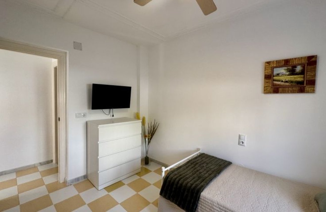 Resale - Villa - Torrevieja