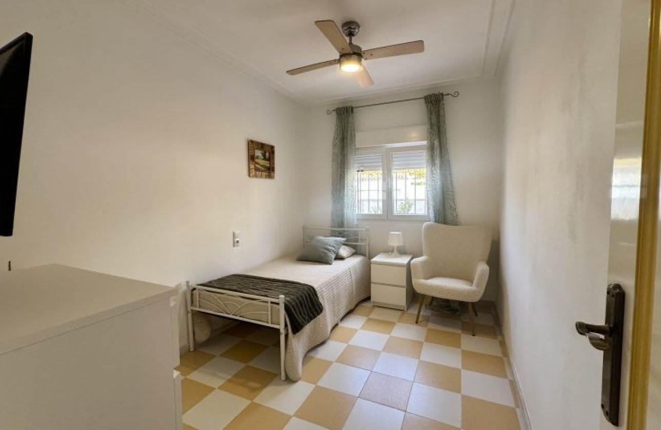 Resale - Villa - Torrevieja