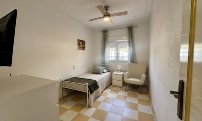 Resale - Villa - Torrevieja