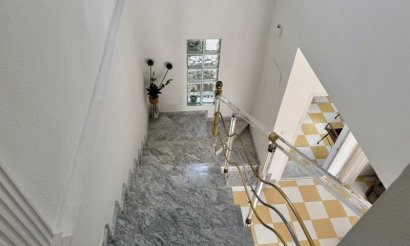 Resale - Villa - Torrevieja