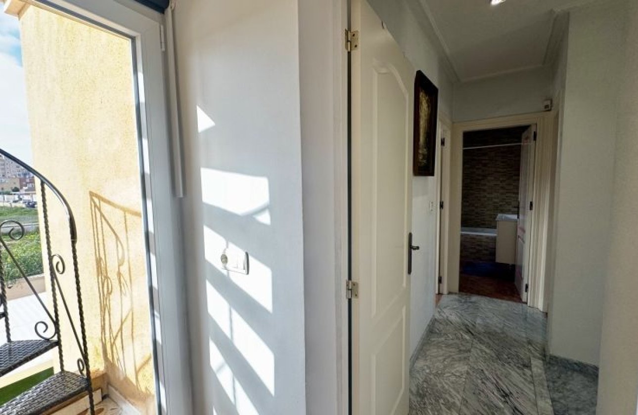 Resale - Villa - Torrevieja